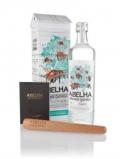 A bottle of Abelha Silver Cachaça Gift Pack