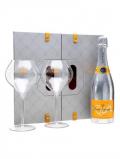 A bottle of Veuve Clicquot Rich Champagne and 2 Glasses / Picnic Basket